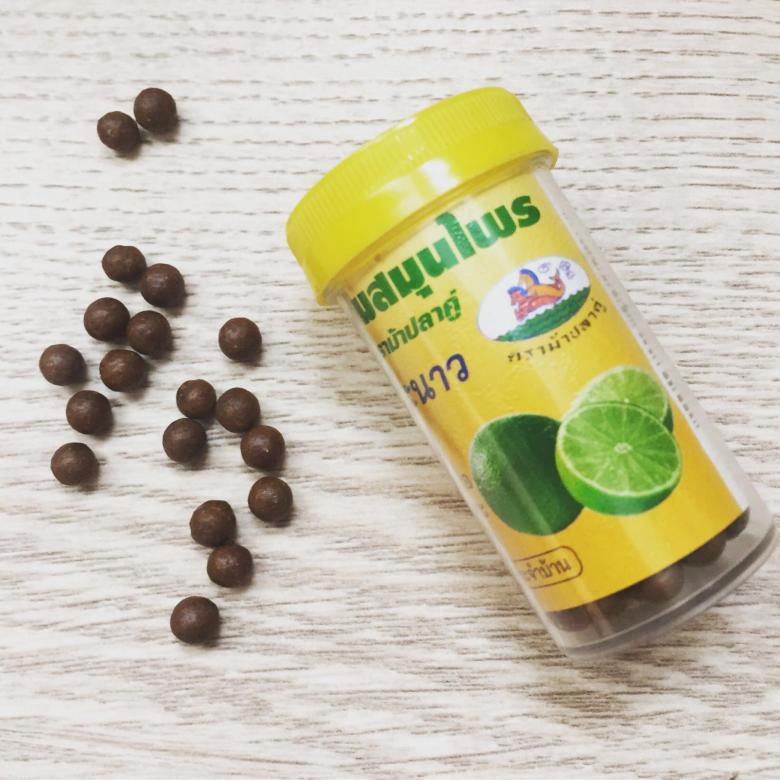 Натуральные травяные шарики от кашля и боли в горле из Тайланда с лаймом Kongka Herb купить в Москве и Московской области.