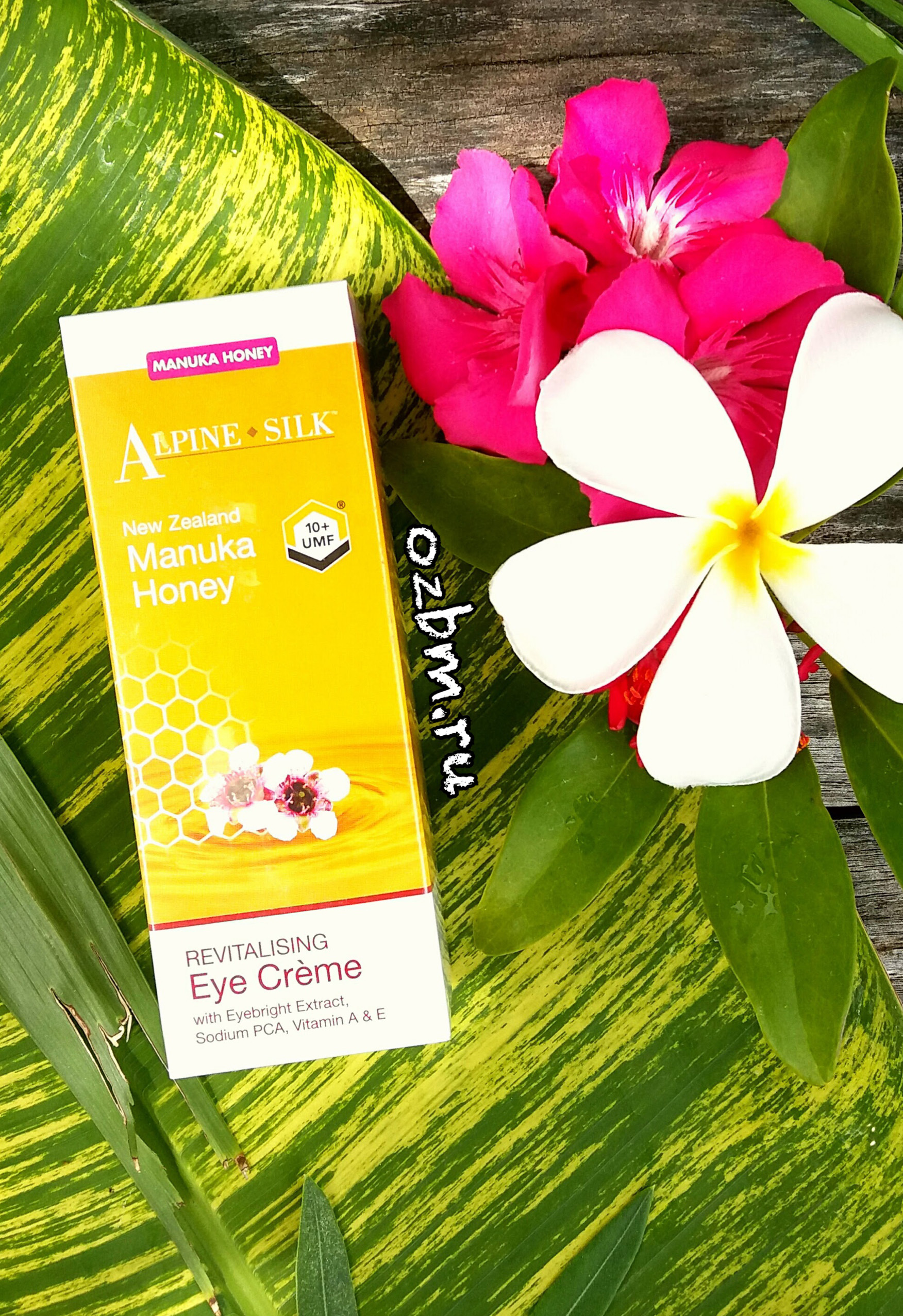 Тайский омолаживающий крем для зоны вокруг глаз с медом манука и коллагеном Alpine Silk Manuka Honey 15 мл. Косметика Тайланда в Москве